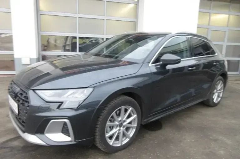 Gebraucht Audi A3 Ambiente 150 PS (110 kW) 2024 Hellgrau  metallic Limousine