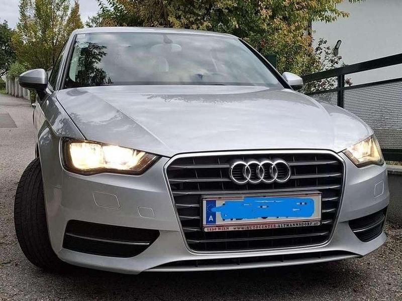 Gebraucht Audi A3 Attraction 105 PS (77 kW) 2013 Silber Limousine