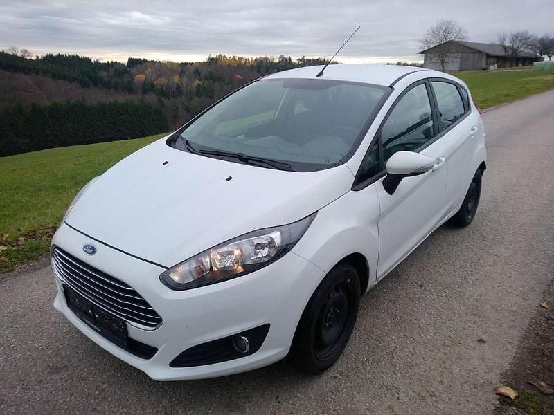 Gebraucht Ford Fiesta 65 PS (47 kW) 2014 Weiß Limousine