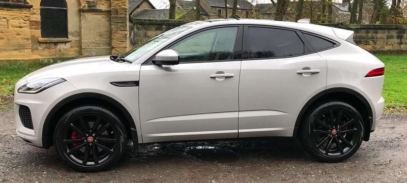 Weiß Gebraucht 2020 Jaguar E-Pace R-Dynamic SUV | € 23.900 - Bild 1/2