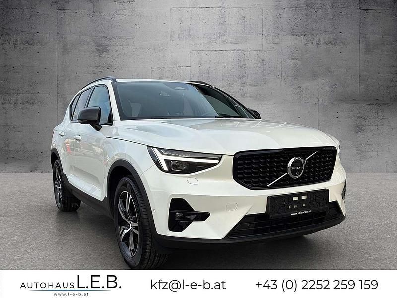 Gebraucht Volvo XC40 Plus 163 PS (119 kW) 2025 Weiß SUV