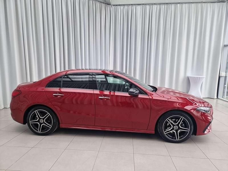 Gebraucht Mercedes A200 AMG line 163 PS (119 kW) 2024 Rot Limousine