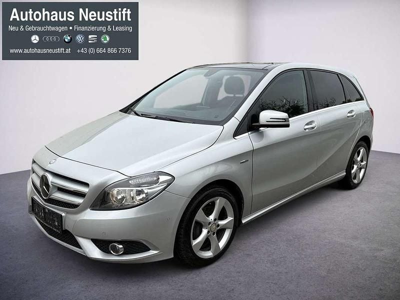 Grau Gebraucht 2013 Mercedes B180 Van / Kleinbus | € 11.990 (Fairer Preis) - Bild 1/4