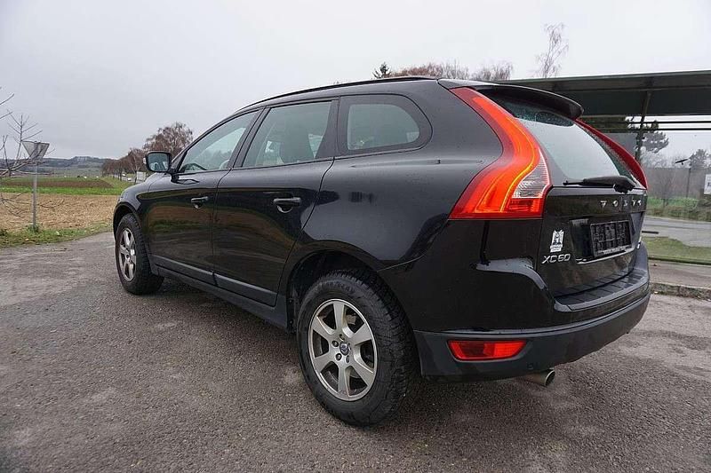 Gebraucht Volvo XC60 Kinetic 163 PS (119 kW) 2010 Schwarz SUV