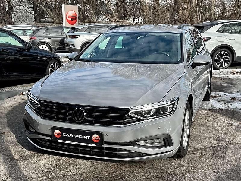 Grau Gebraucht 2022 VW Passat Business Kombi | € 20.900 (Superpreis) - Bild 1/4