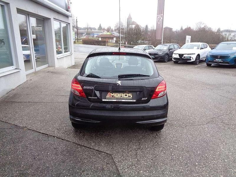 Gebraucht Peugeot 207 Active 68 PS (50 kW) 2011 Schwarz Limousine
