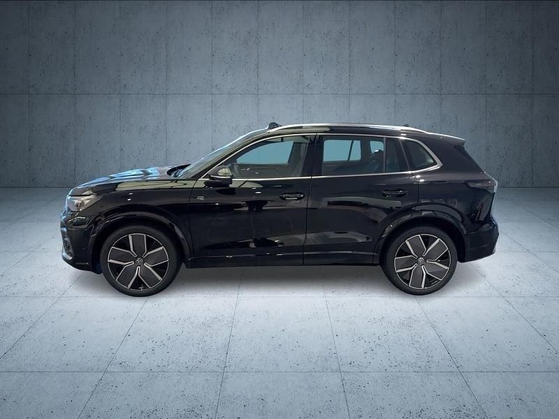 Neu VW Tiguan Sport 150 PS (110 kW) 2025 Schwarz  metallic SUV