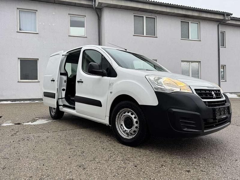 Gebraucht Peugeot TePee Active 99 PS (72 kW) 2017 Kombi