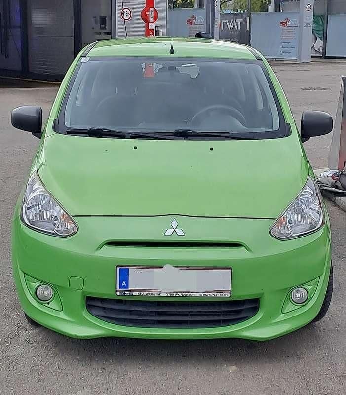 Grün Gebraucht 2013 Mitsubishi Space Star Inform Kleinwagen | € 3.400 - Bild 1/4