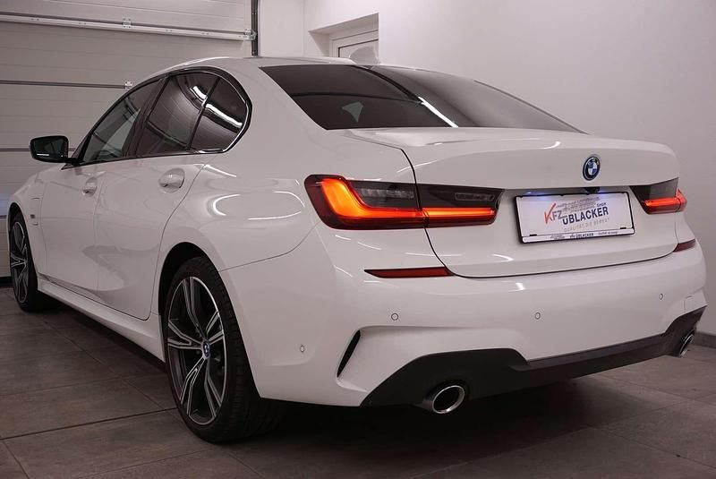 Gebraucht BMW 320e M Sport 163 PS (119 kW) 2022 Weiß Limousine