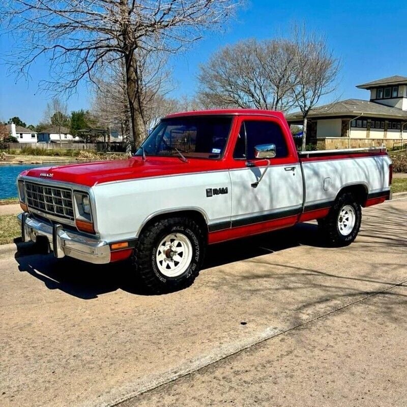 Rot Gebraucht 1985 Dodge Ram Abholung | € 19.900 - Bild 1/4