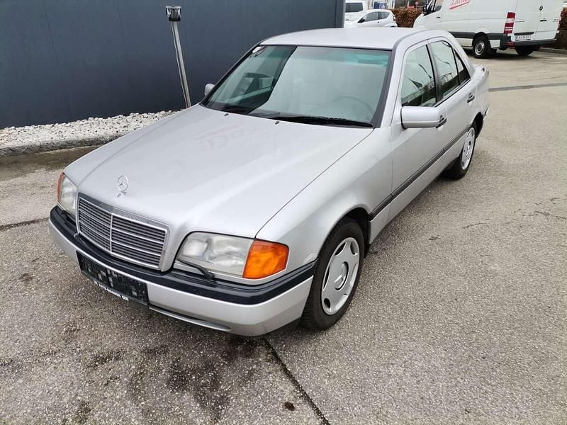 Gebraucht Mercedes C200 136 PS (100 kW) 1994 Silber Limousine