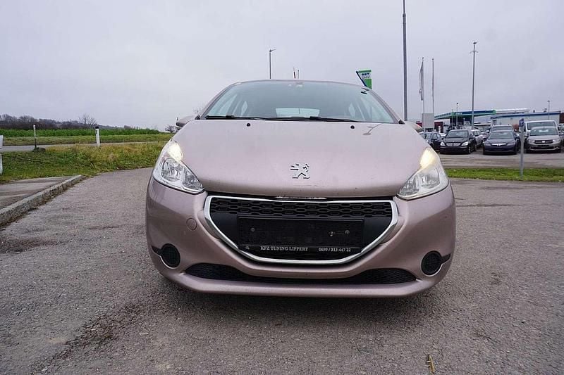 Grau Gebraucht 2012 Peugeot 208 Active Kleinwagen | € 2.390 (Fairer Preis) - Bild 1/4