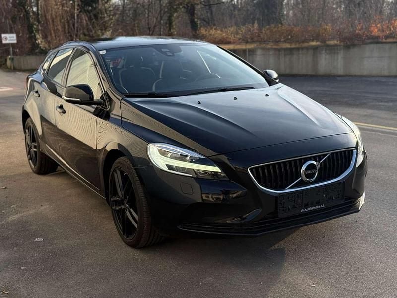 Gebraucht Volvo V40 Linje Svart 122 PS (89 kW) 2019 Schwarz Limousine