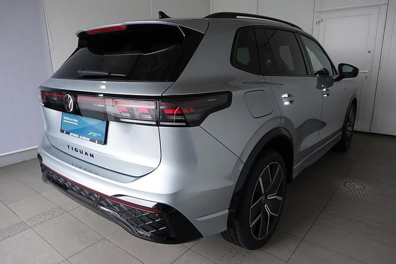 Neu VW Tiguan Sport 150 PS (110 kW) 2025 Silber  metallic SUV