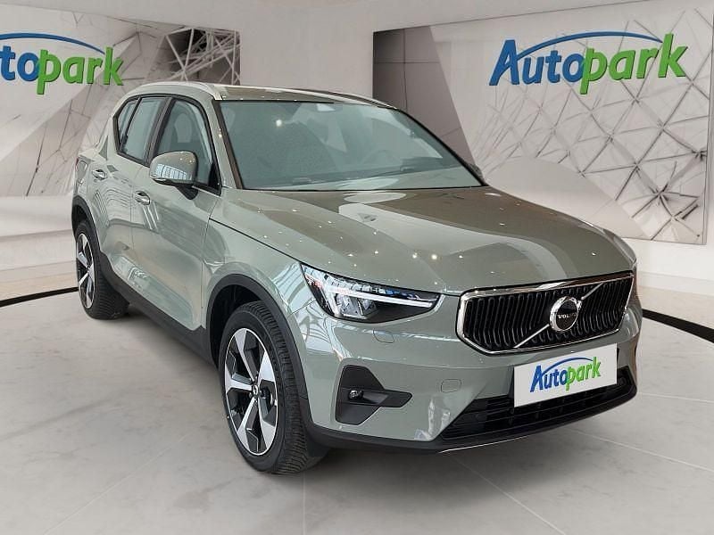 Gebraucht Volvo XC40 Core 129 PS (94 kW) 2023 Grün SUV