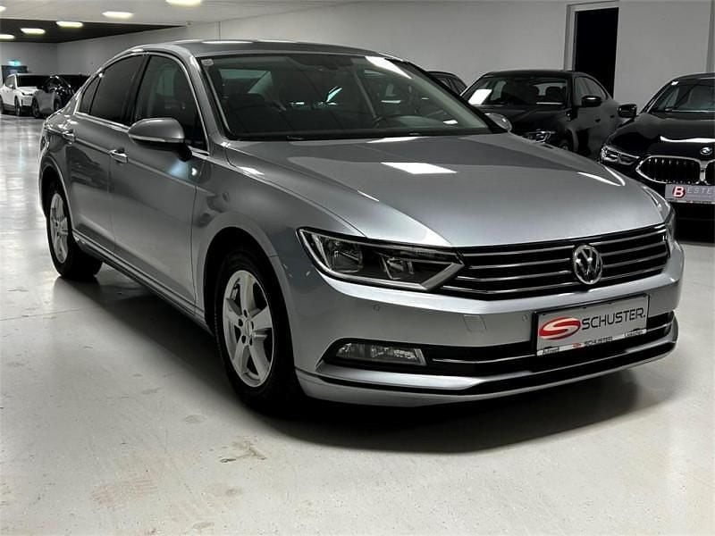 Silber Gebraucht 2019 VW Passat Comfortline Limousine | € 14.770 (Fairer Preis) - Bild 1/4