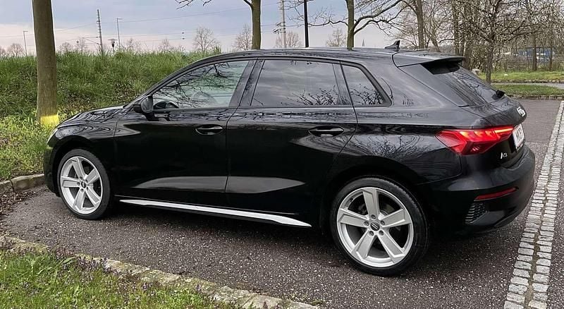Gebraucht Audi A3 116 PS (85 kW) 2022 Schwarz Limousine