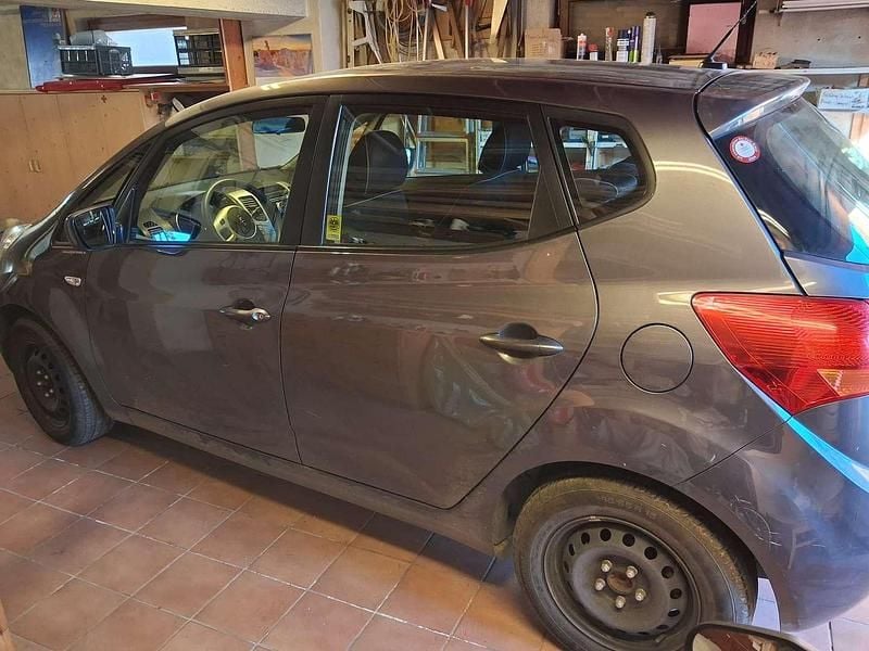Gebraucht Kia Venga Motion 90 PS (66 kW) 2011 Grau Kleinwagen