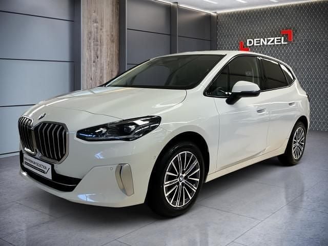 Weiß Gebraucht 2024 BMW 218 Luxury Line Limousine | € 38.670 (Etwas zu teuer) - Bild 1/4