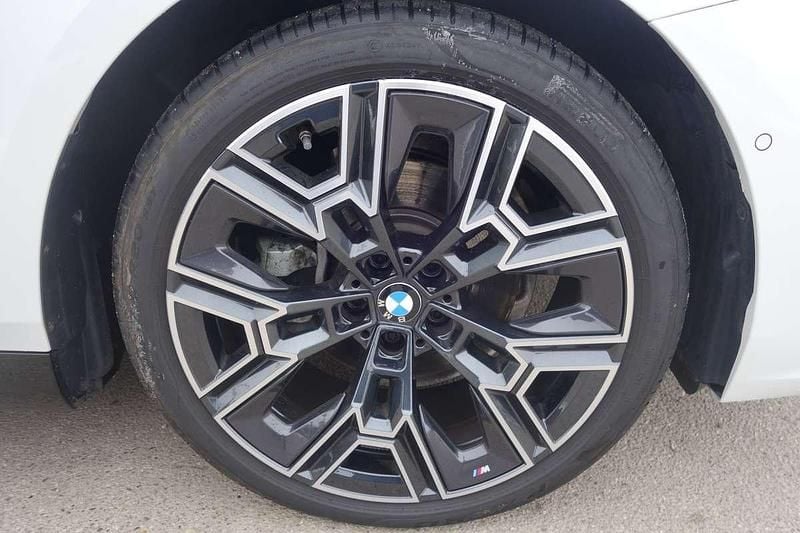 Gebraucht BMW 520 M Sport 197 PS (144 kW) 2023 Weiß Limousine