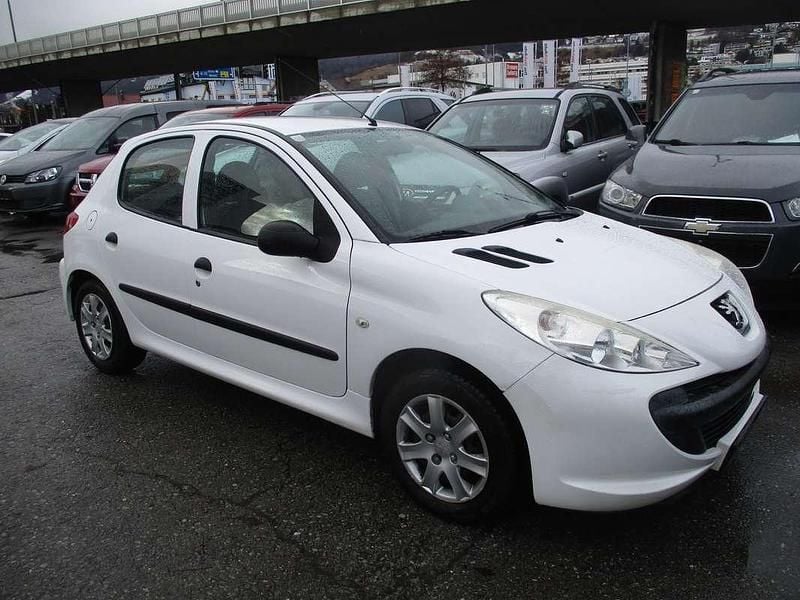 Gebraucht Peugeot 206+ 60 PS (44 kW) 2010 Weiß Kleinwagen