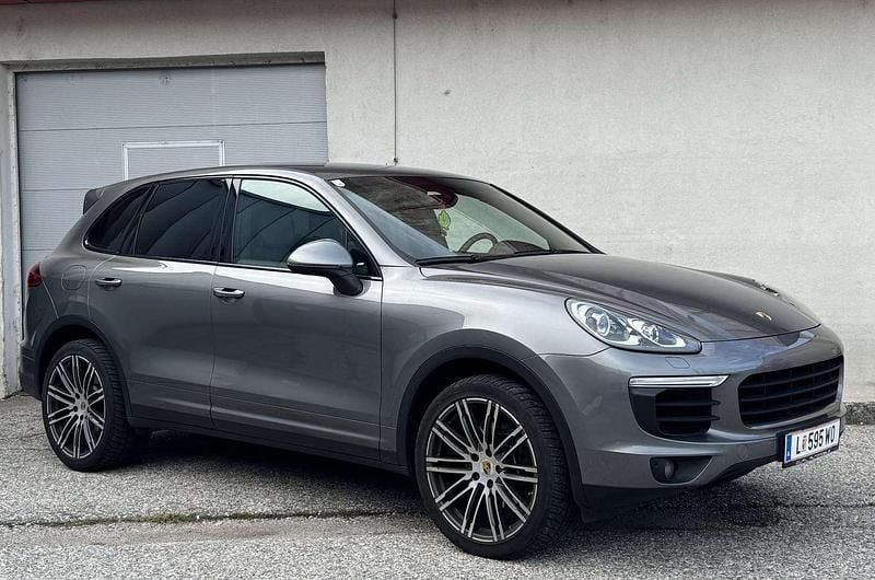 Grau Gebraucht 2015 Porsche Cayenne SUV | € 33.900 (Guter Preis) - Bild 1/4