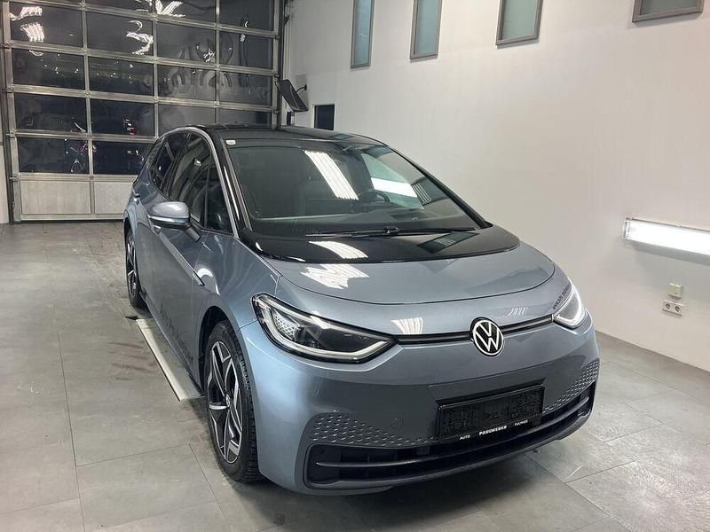 Mittelgrau normal Gebraucht 2021 VW ID.3 Pro Performance Kleinwagen | € 21.990 - Bild 1/4