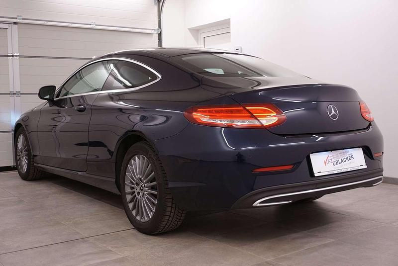 Gebraucht Mercedes C180 156 PS (114 kW) 2018 Blau Coupé