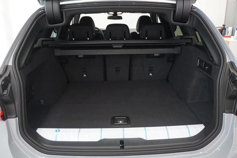 Gebraucht BMW 330e Efficient Dynamics 184 PS (135 kW) 2026 M brooklyn grau Kombi