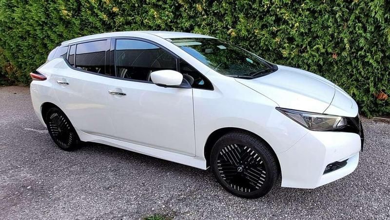 Gebraucht Nissan Leaf N-Connecta 160 kW (218 PS) 2024 Weiß Kleinwagen