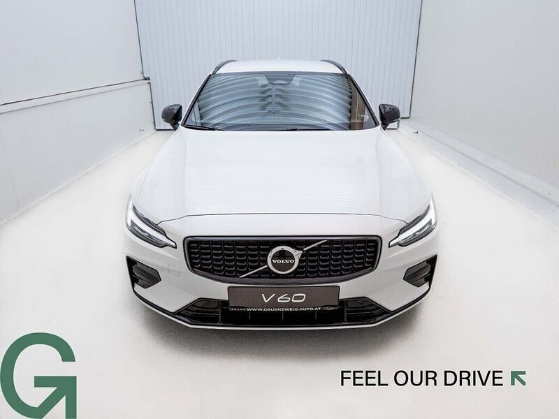 Gebraucht Volvo V60 349 PS (256 kW) 2024 Weiß Kombi