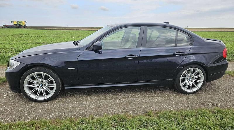Gebraucht BMW 318 136 PS (100 kW) 2009 Blau Limousine