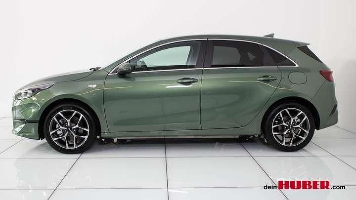 Neu Kia Ceed Attract 99 PS (72 kW) 2025 Grün Kleinwagen