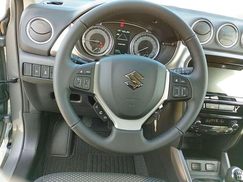 Gebraucht Suzuki Vitara 129 PS (94 kW) 2022 Grau SUV