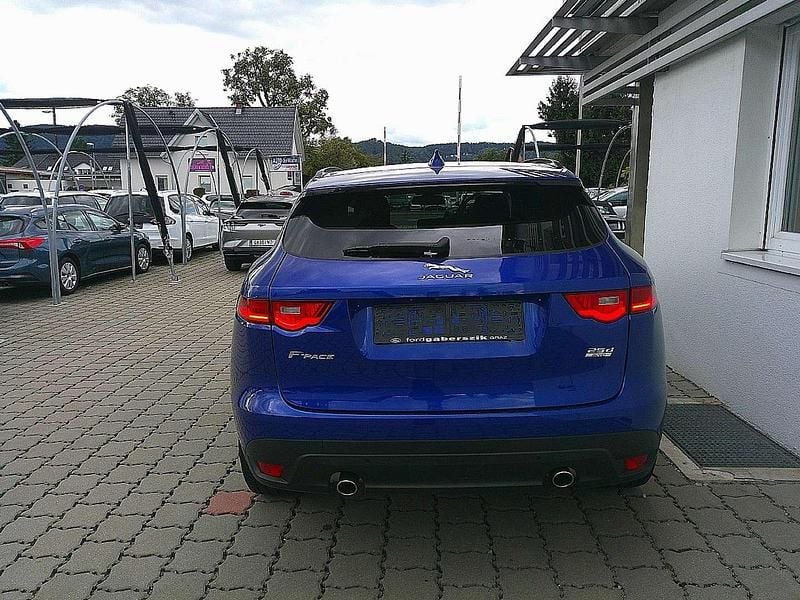 Gebraucht Jaguar F-Pace Portfolio 241 PS (177 kW) 2018 Schwarz SUV