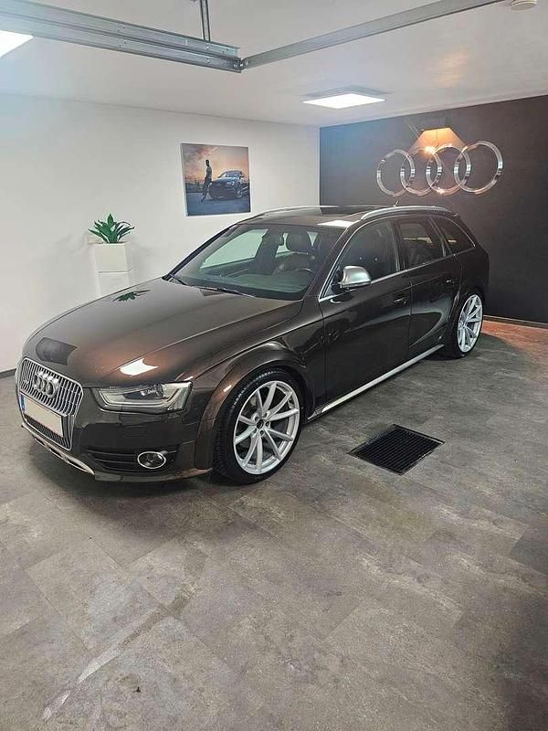 Braun Gebraucht 2012 Audi A4 Allroad Kombi | € 14.999 (Fairer Preis) - Bild 1/4