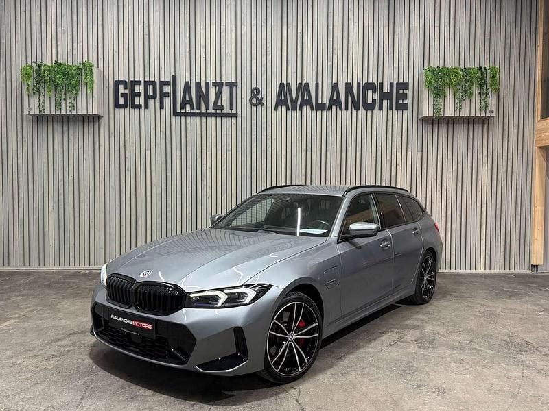 Gebraucht BMW 330e M Sport 292 PS (214 kW) 2023 Grau Kombi