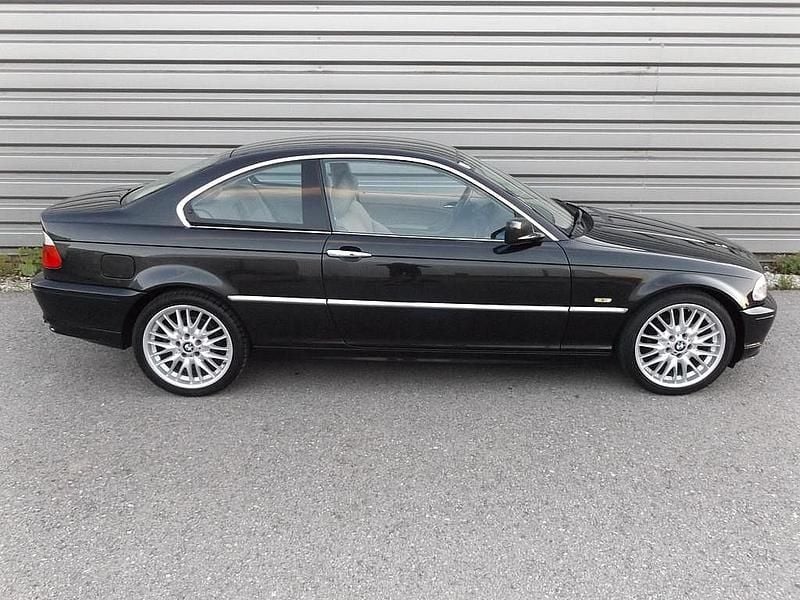 Gebraucht BMW 320 Sport Line 170 PS (125 kW) 2001 Saphirschwarz Coupé