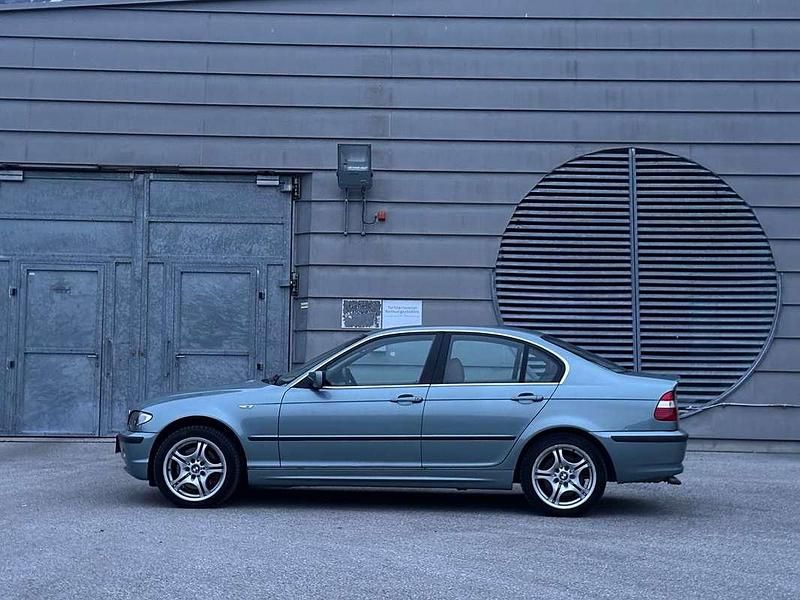 Grün Gebraucht 2002 BMW 330 Limousine | € 4.600 - Bild 1/4