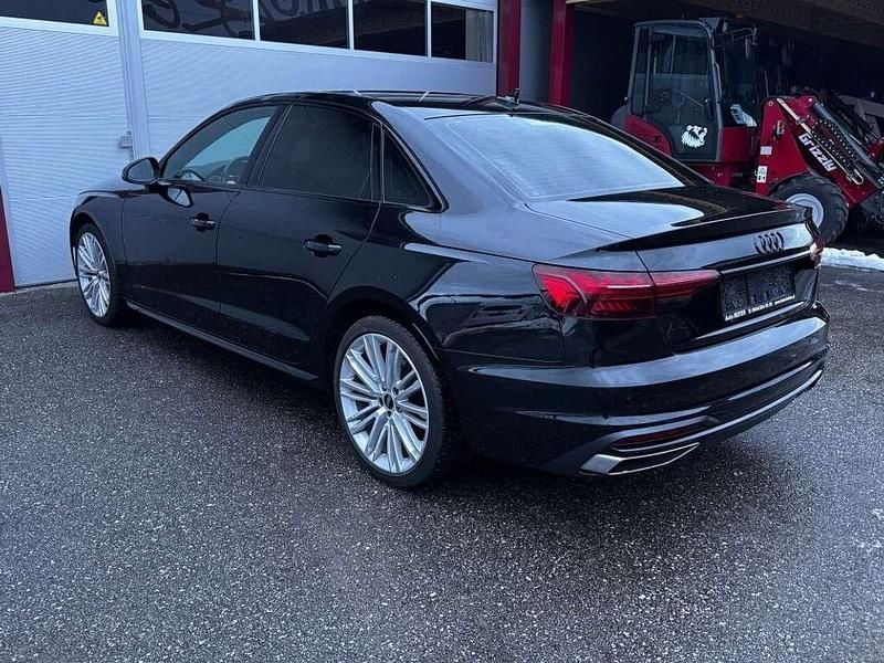 Gebraucht Audi A4 Advanced 150 PS (110 kW) 2023 Mythosschwarz metallic Limousine