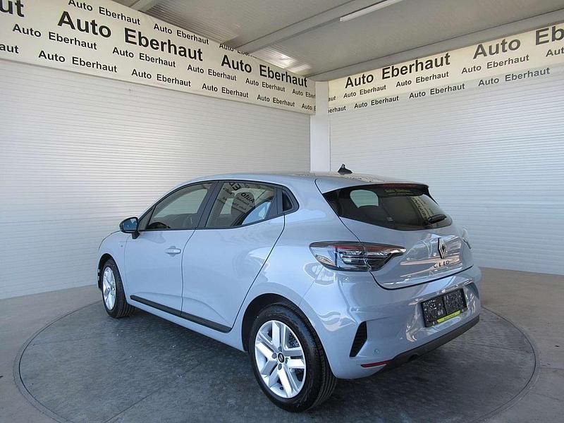 Neu Renault Clio V Evolution 91 PS (66 kW) 2025 Grau Limousine