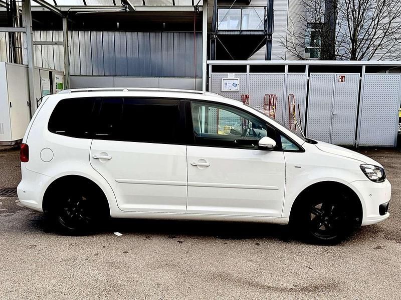Gebraucht VW Touran 105 PS (77 kW) 2014 Weiß Van / Kleinbus