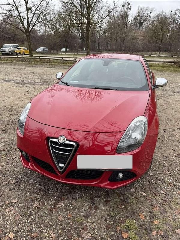 Gebraucht Alfa Romeo Giulietta Distinctive 140 PS (102 kW) 2013 Rot Limousine