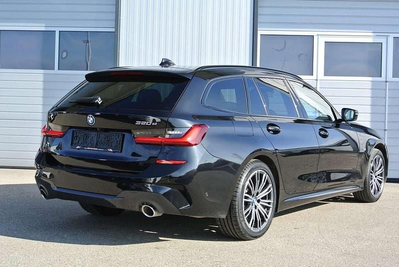 Gebraucht BMW 320e M Sport 163 PS (119 kW) 2021 Schwarz Kombi