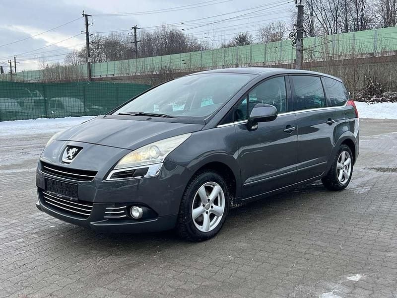 Grau Gebraucht 2010 Peugeot 5008 Van / Kleinbus | € 2.500 (Superpreis) - Bild 1/4