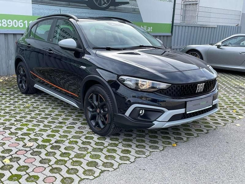 Schwarz Gebraucht 2023 Fiat Tipo Garmin Kleinwagen | € 18.950 (Fairer Preis) - Bild 1/4