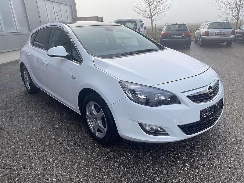 Schwarz Gebraucht 2012 Opel Astra Limousine | € 4.790 (Fairer Preis) - Bild 1/4