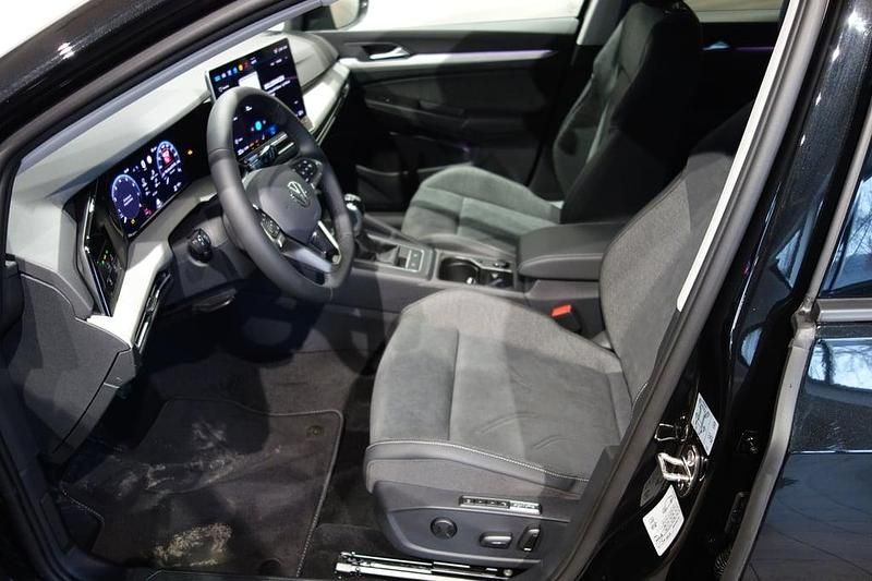 Gebraucht VW Golf VIII 115 PS (84 kW) 2026 Schwarz  metallic Limousine