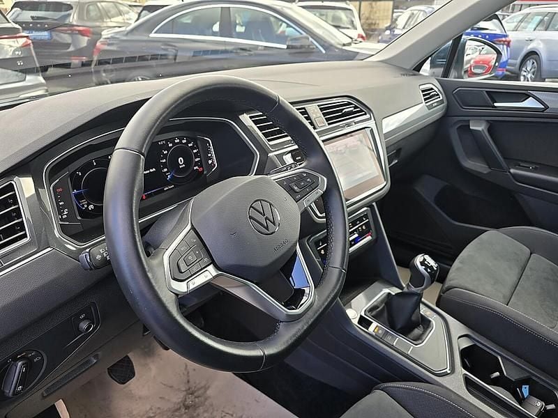 Gebraucht VW Tiguan Life 122 PS (89 kW) 2021 Blau SUV